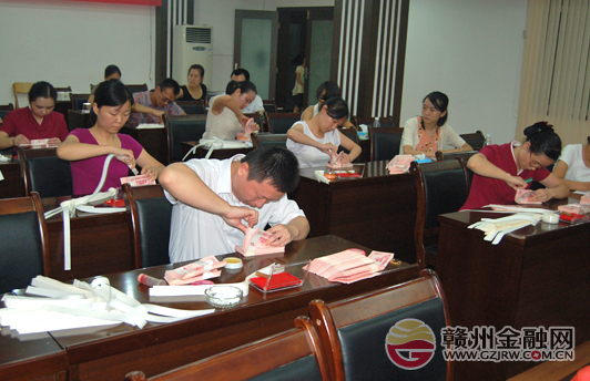 全南县农信社开展业务技能大比武