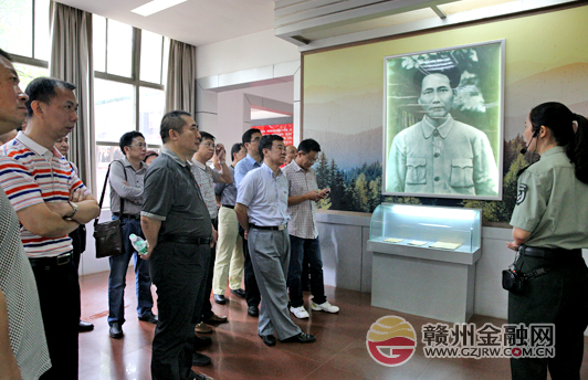 市银监分局开展“三严三实”专题学习研讨活动