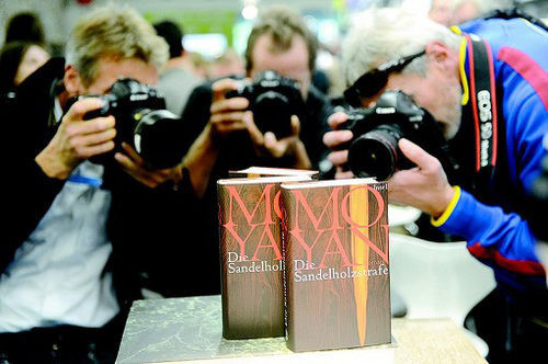 诺奖花落莫言 签约书商IPO提速