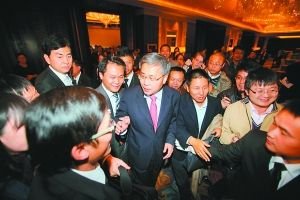 郭树清将抵渝 股民期待面对面提交数十份意见书