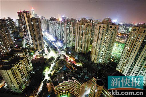 灯火通明的广州城市中心住宅楼。新快报记者 宁彪/摄(资料照片)