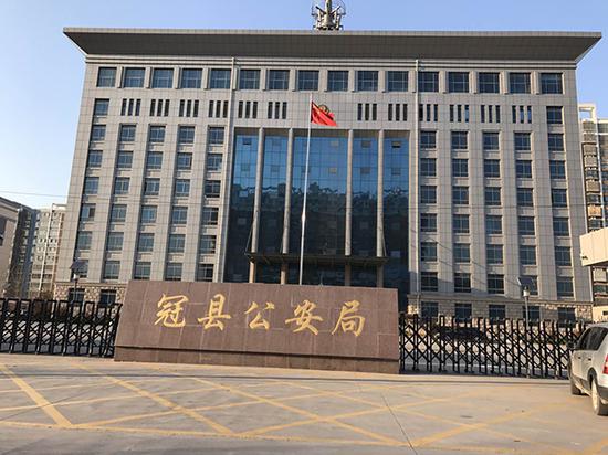 山东聊城冠县公安局门口。澎湃新闻记者 谭君
