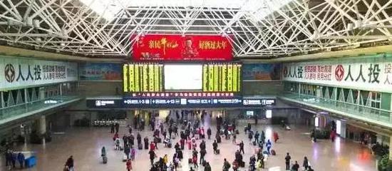 △ 众筹广告登上高铁