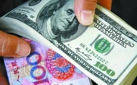 近期，人民币汇率出现波动，人民币对美元中间价连续多个交易日下行。